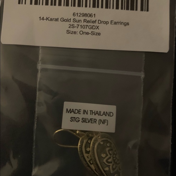 SALE ~ VERA AND CO 14-Karate Gold Sun Relief Earrings NWT - Picture 3 of 3